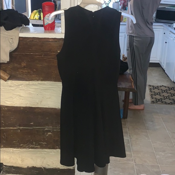 Monteau dress made in Vietnam - Picture 2 of 2